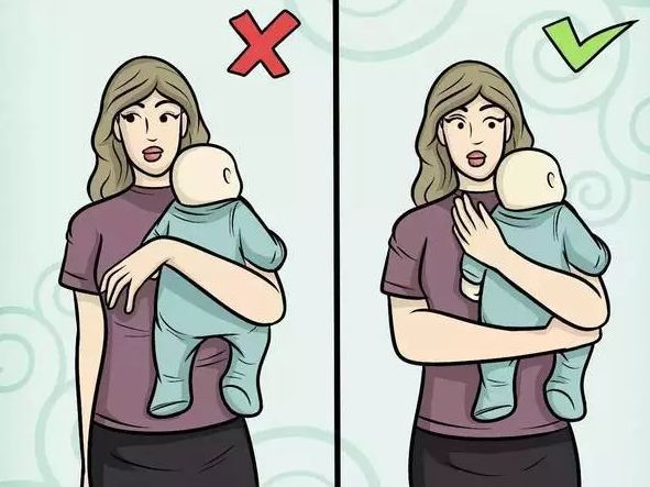 新生寶寶豎抱就會傷害脊柱？那是你抱的方法不對！