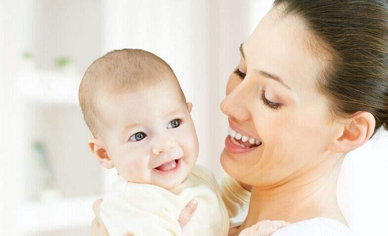 小寶寶老打嗝，看著真辛苦！有什么辦法嗎？