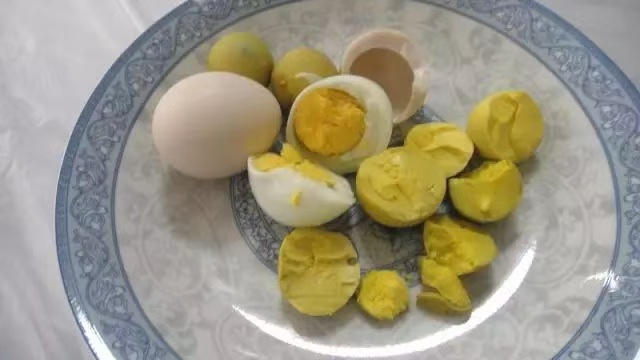 蛋黃油是個(gè)寶，掌握制作方法不可少！