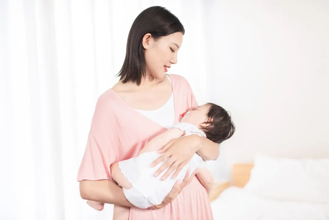 資深月嫂告誡：寶寶護(hù)理過程中，最容易犯這7個(gè)錯(cuò)誤，一定要小心