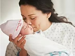 母乳喂養(yǎng)|2大方法讓寶寶順利吃上第一口奶！