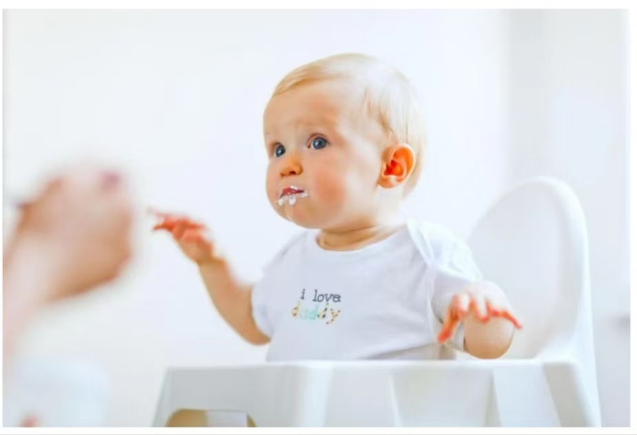 別再過度喂養(yǎng)，寶寶可能承受不了