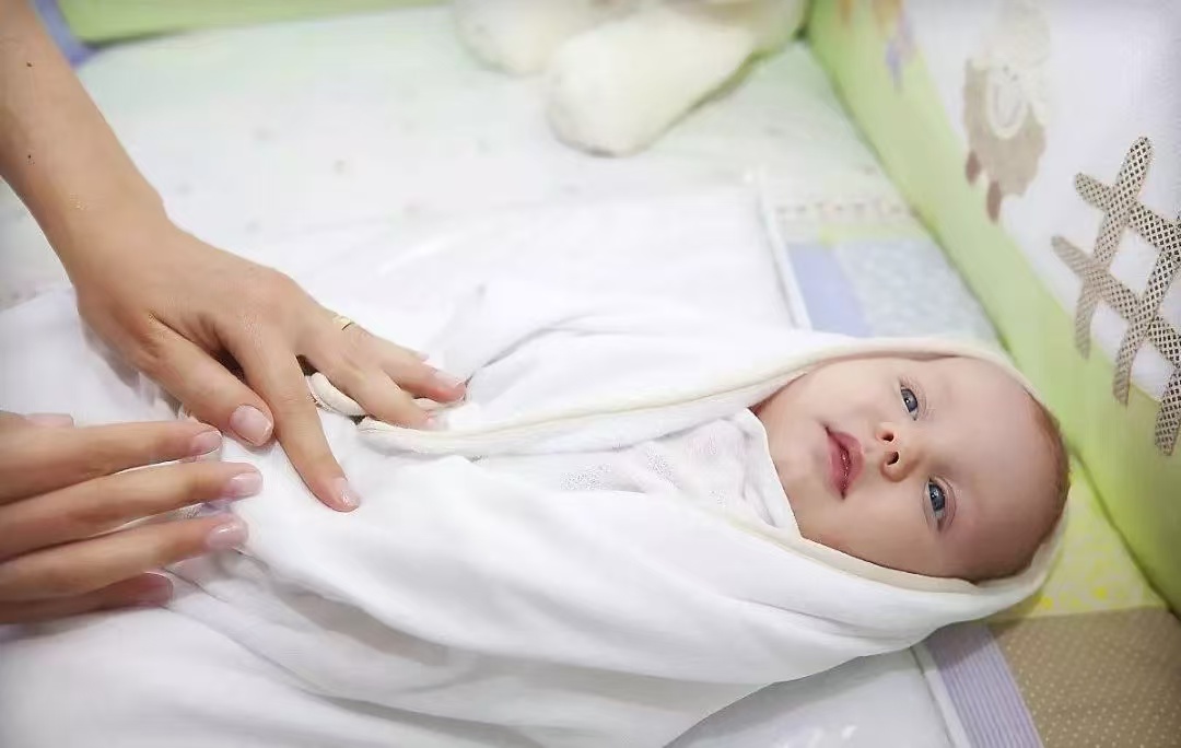 寶寶夏日“踩坑”指南：這9件事，再熱也別做，件件都在“偷”健康！