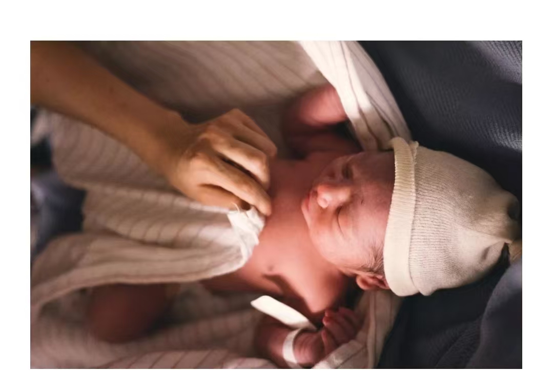 產(chǎn)后黃金 24 小時護理指南：這些關(guān)鍵要點不容小覷