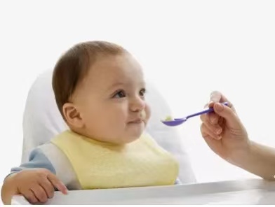 寶寶的第一口輔食，如何科學(xué)添加？新手爸媽必看！