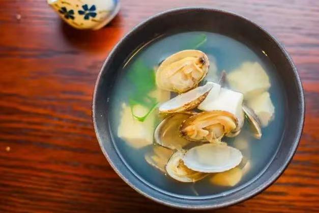 產(chǎn)后奶水不足是許多新媽媽面臨的困擾？9道催乳月子餐請收好